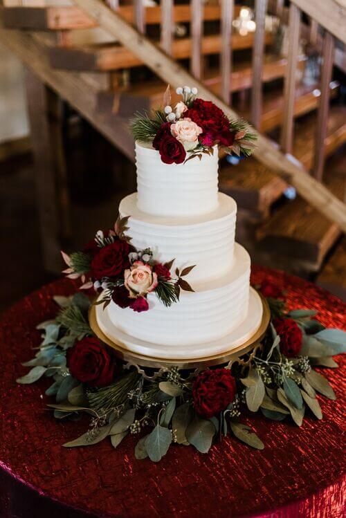 burgundy wedding decor