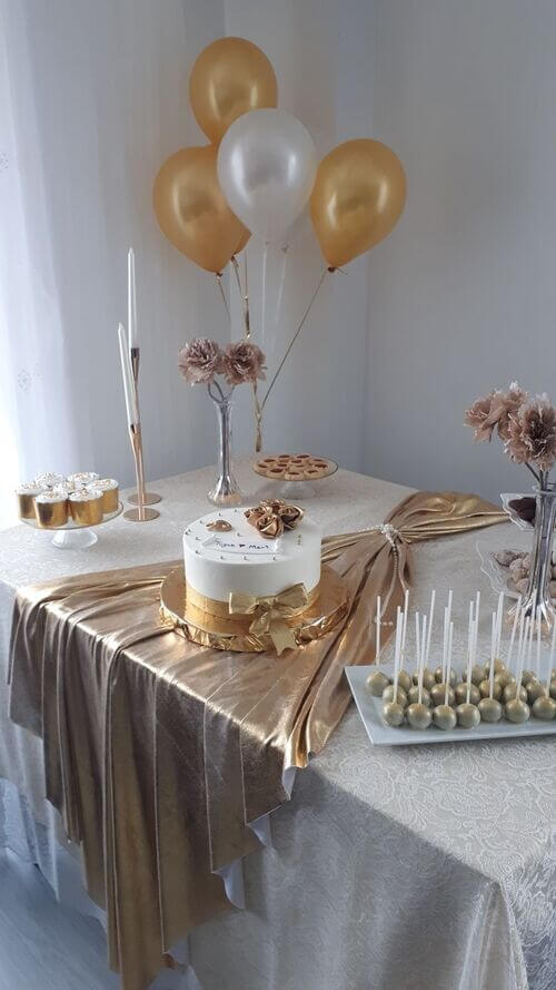 white and gold wedding decor