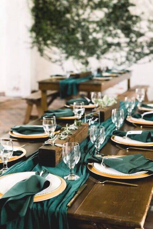 emerald gold wedding table theme