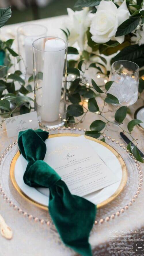 emerald and neutral table decor