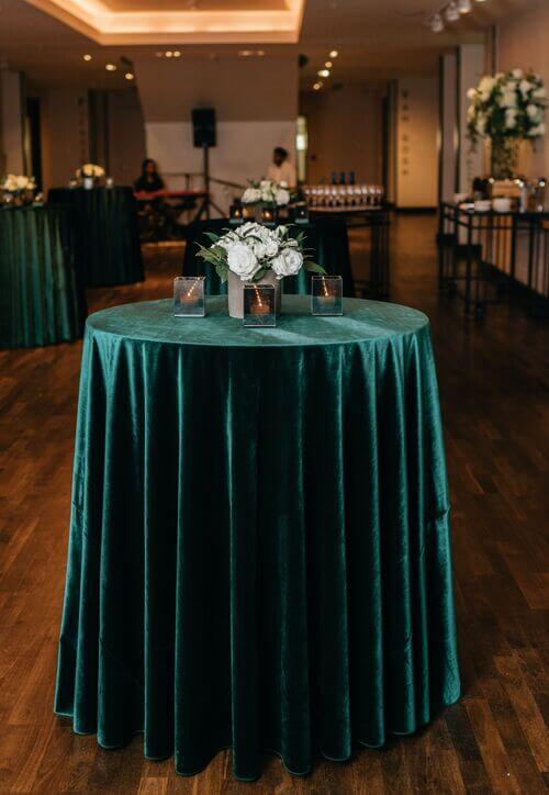 emerald green wedding theme