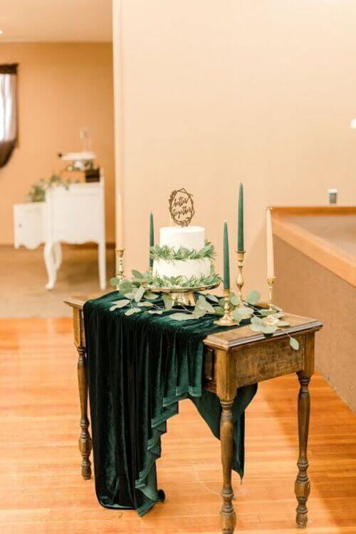 wedding cake table emerald