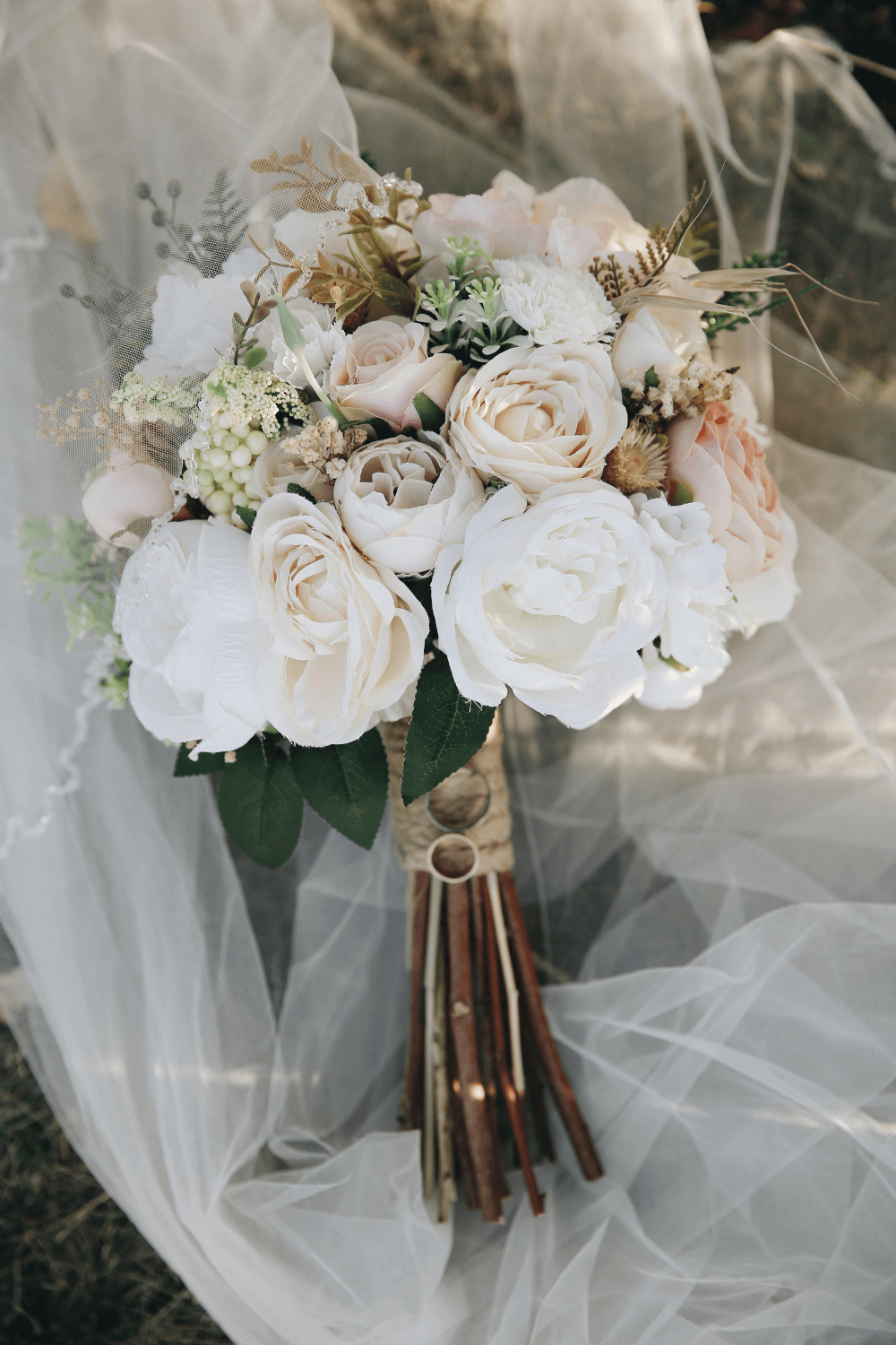 Bouquets and Budgets 7 Ideas For Wedding Flowers On A Budget