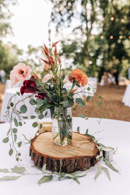 simple rustic barn wedding decor