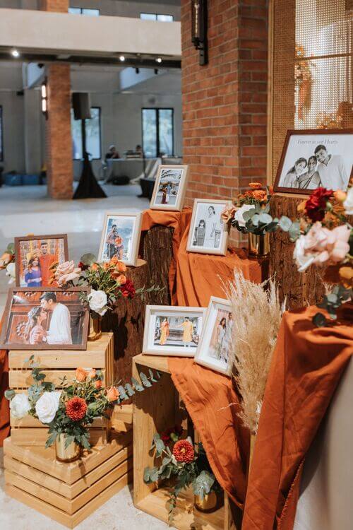 photo display wedding orange theme