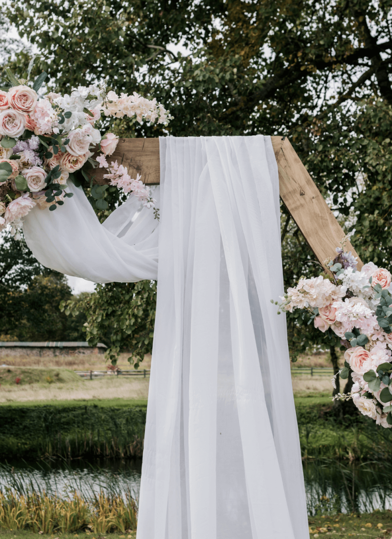 10 Beyond Stunning Wedding Backdrop Ideas You Need To See