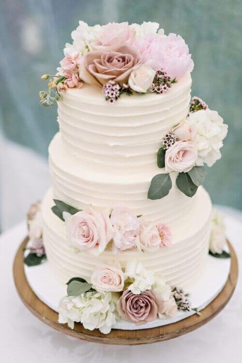 elegant wedding cake