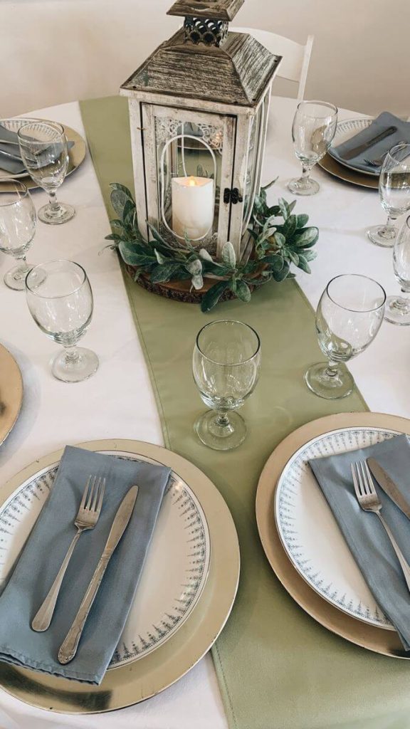 what colors go with sage green for a wedding