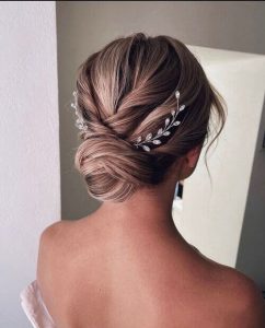 21 Wedding Updos For Medium Length Hair (Bridal Hair Inspo)