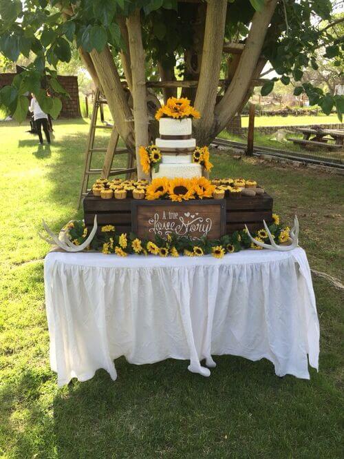 outdoor wedding sunflower table