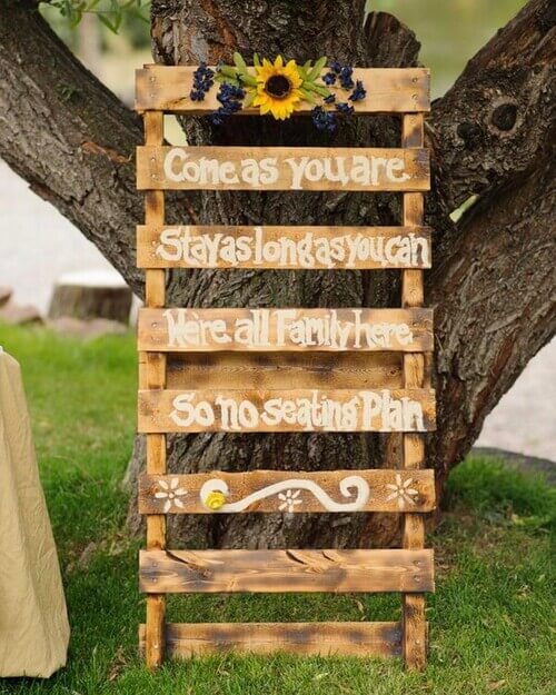 Rustic wedding signage using planks