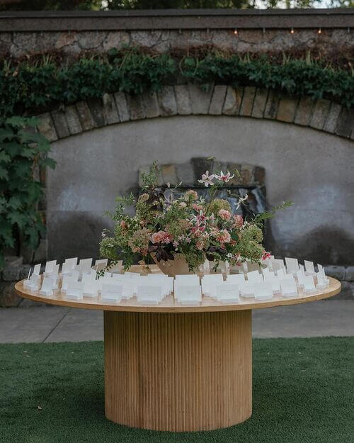 rustic centerpiece round table