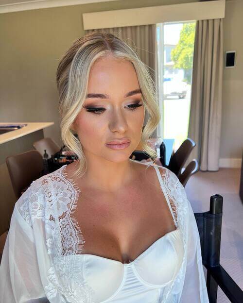 Beautiful bridal make-up with a smokey eye