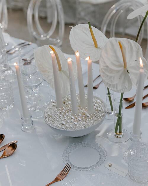 Candles and white pearls wedding table decor centerpiece