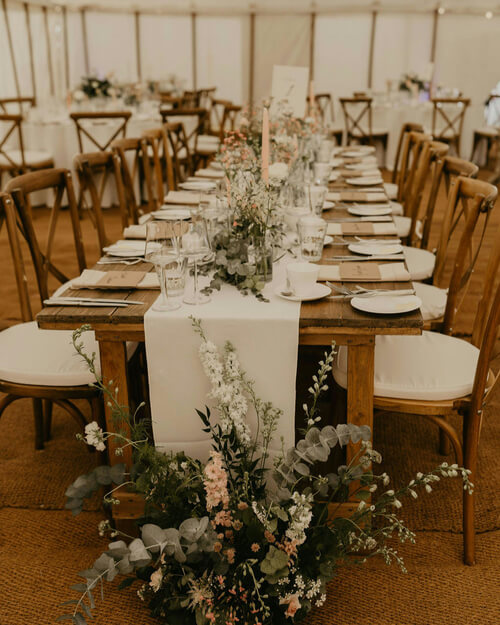 Neutral colors and table runners