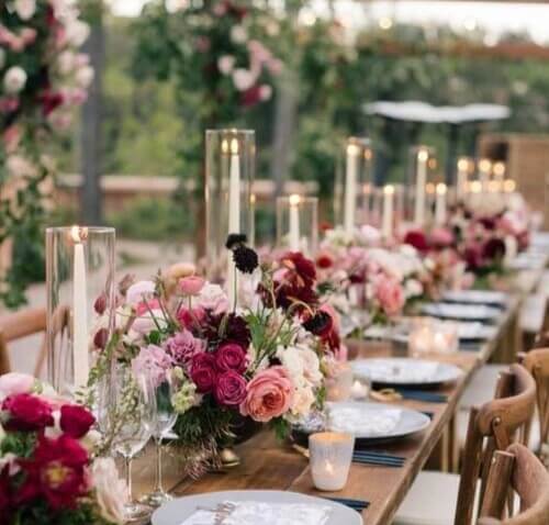 Floral arrangements as wedding table decor