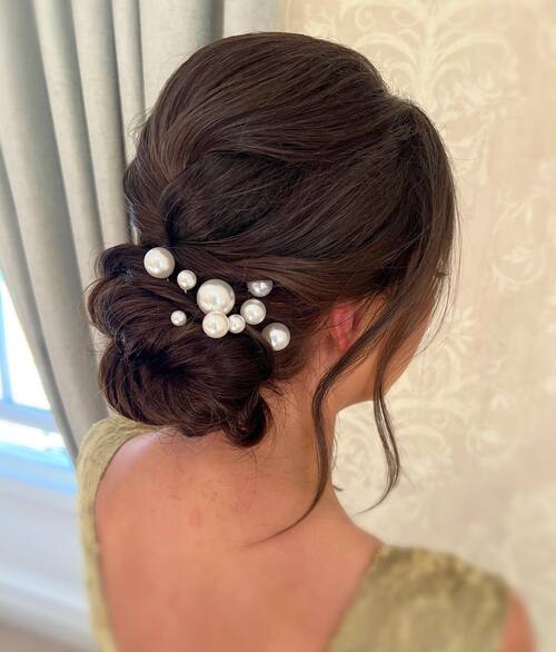 Pearl hairpin bridesmaid hairstyle ideas