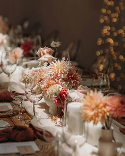 Fall wedding table scape idea with peach and orange flowers