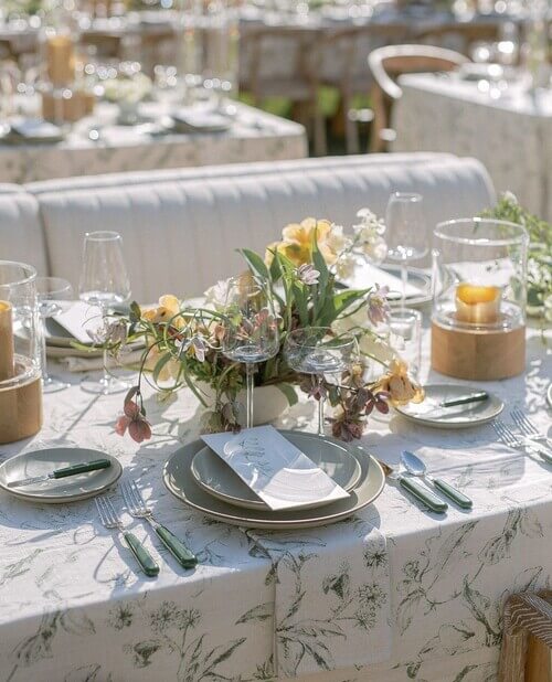 Fall wedding table scape ideas nude colors with foliage