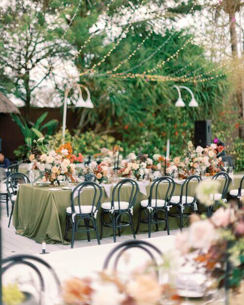 Fall wedding table scape idea green table cloth