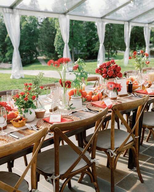 Fall wedding table scape idea hues of red