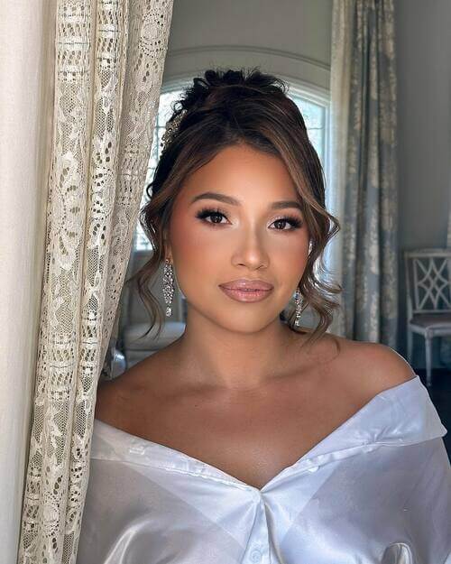 Highlights bridesmaid makeup idea