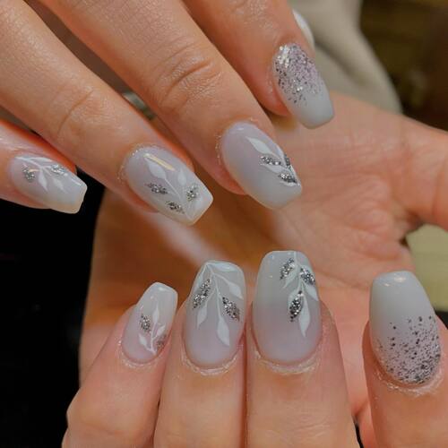 Bridal nails silver floral design