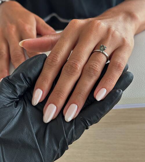 Simple bridal nails