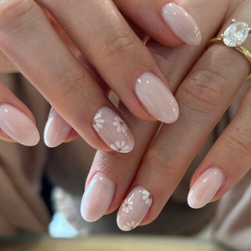 Peach daisy bridal nail design