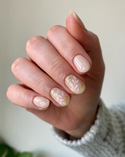 Bridal nails with painted flowers white