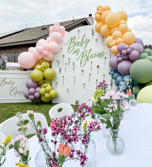 Baby shower idea aesthetic with flowers